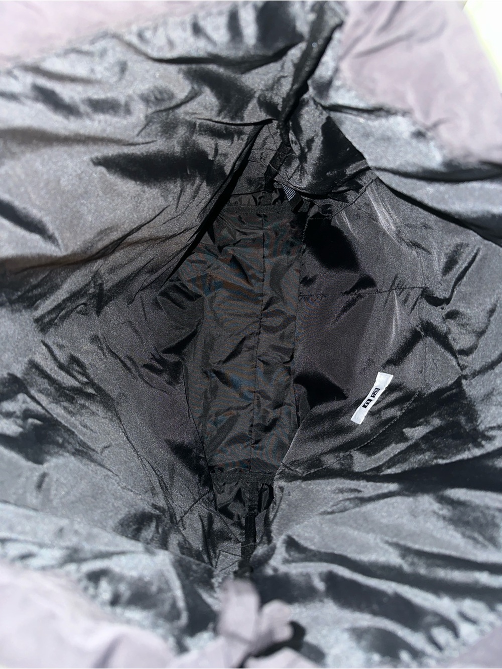 Uniqlo Drawstring Bag in Black - Picture 5 of 14